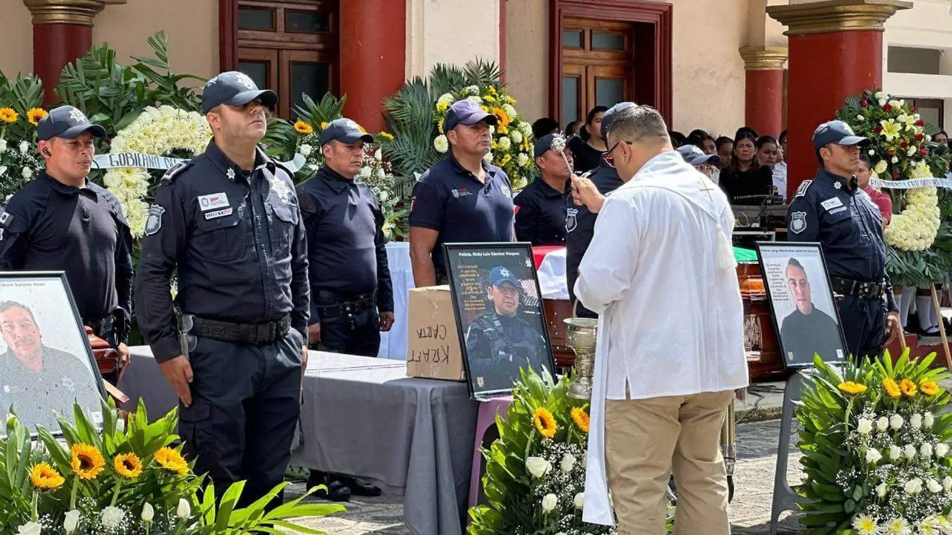 Homenaje a los cuatro policías que murieron tras ser arrastrados por una corriente en Tepetlán 